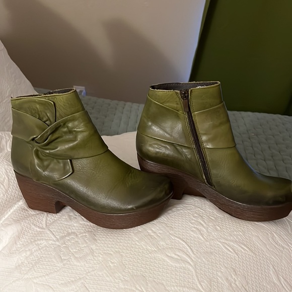 These are a fantastic faja mini boots. They are size 38 I just wear 3 times. - Picture 9 of 9